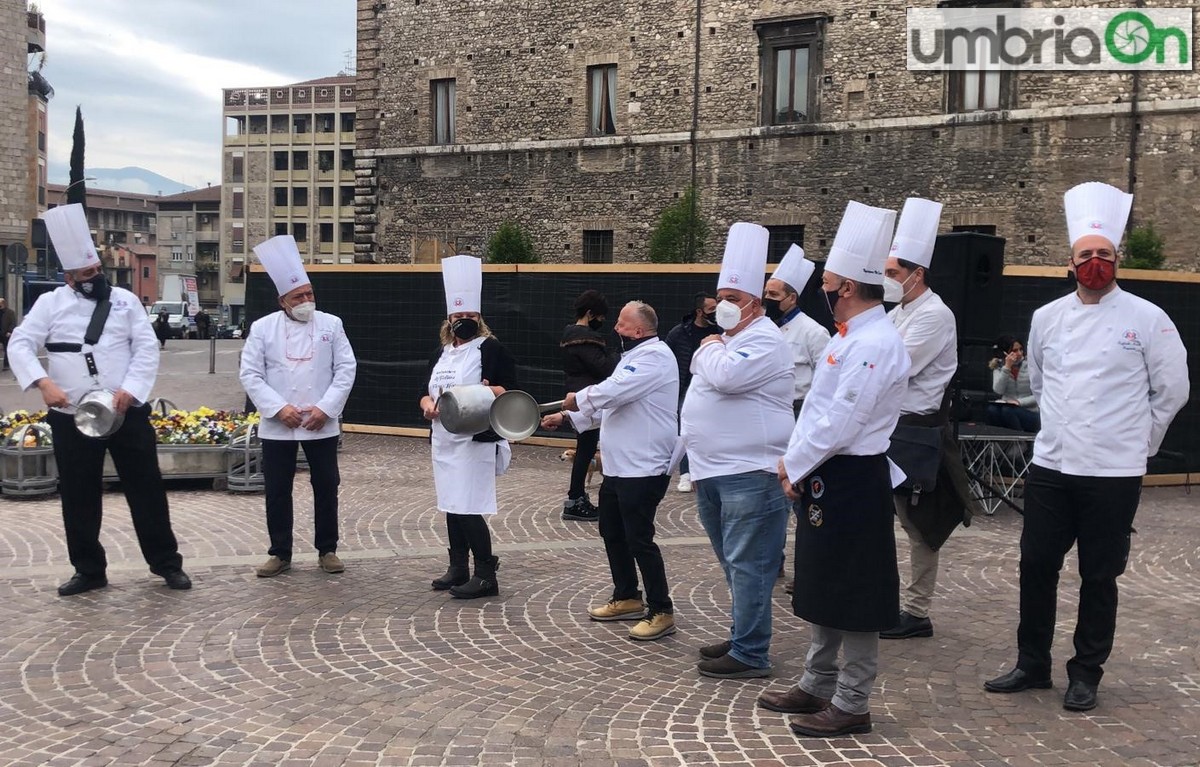 manifestazione-presidio-piazza-Europa-Terni-ristoratori-chef-riaperture