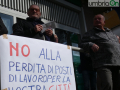 protesta sportello banca Intesa San Paolo via chiusura 7 marzo bancario (17)