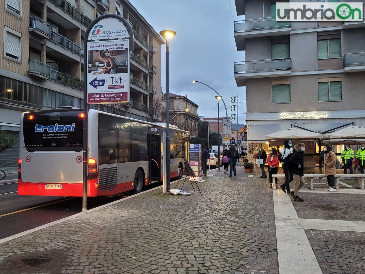 Controlli-autobus-studenti-rientro-scuole-cuola-Terni-25-gennaio-Galilei