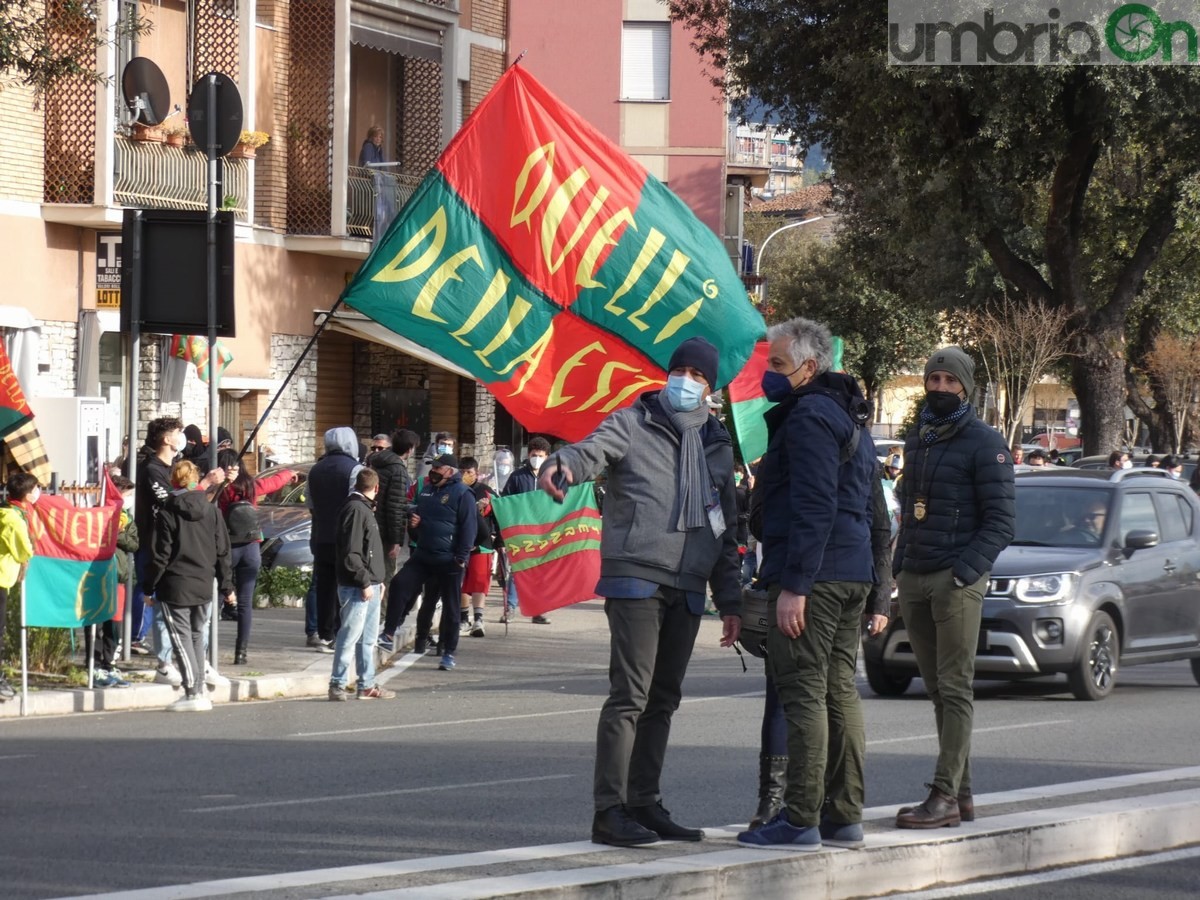 Saluto tifosi dopo Ternana Cavese viale dello Stadio - 7 aprile 2021 (3)