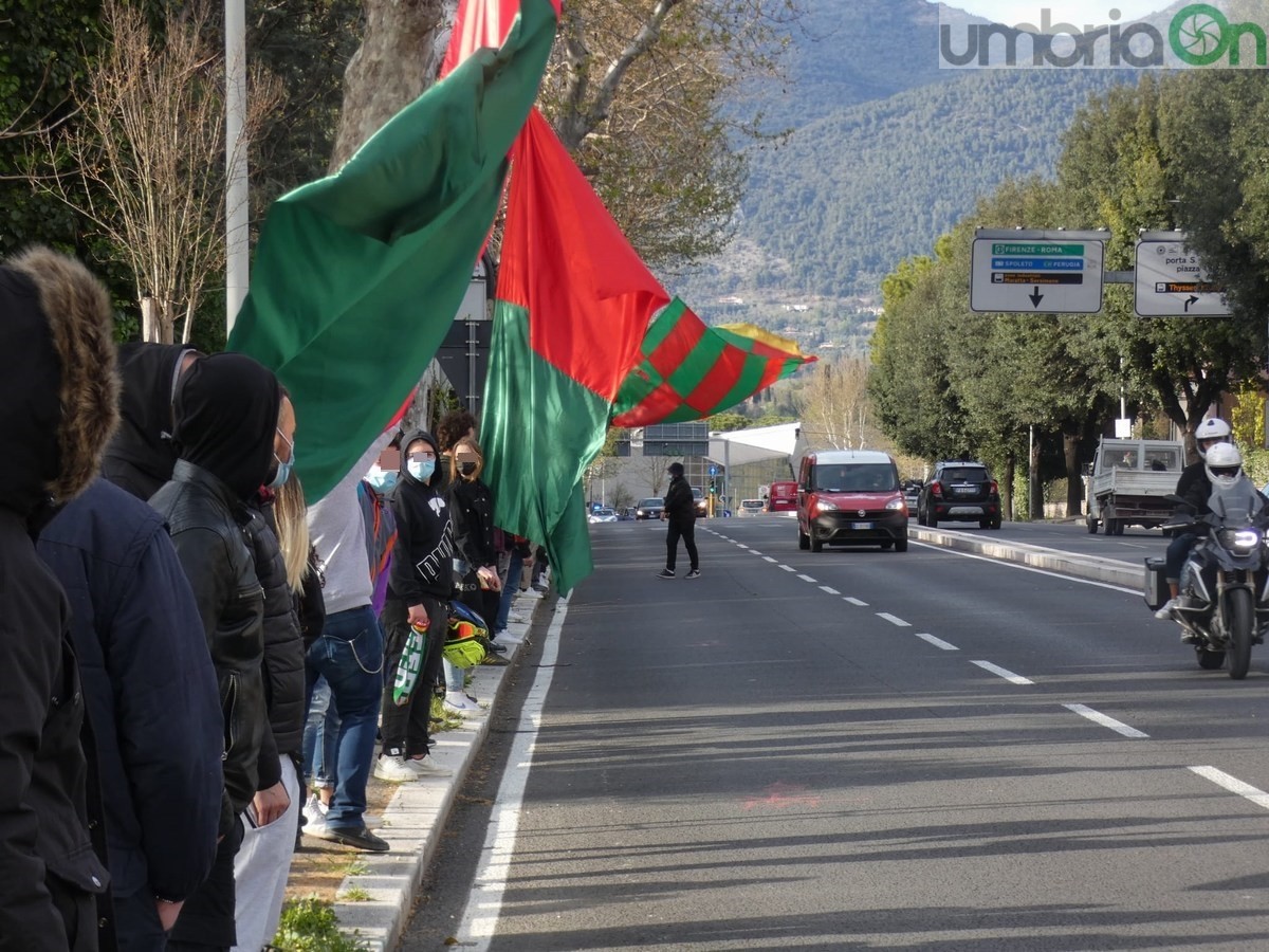 Saluto tifosi dopo Ternana Cavese viale dello Stadio - 7 aprile 2021 (4)