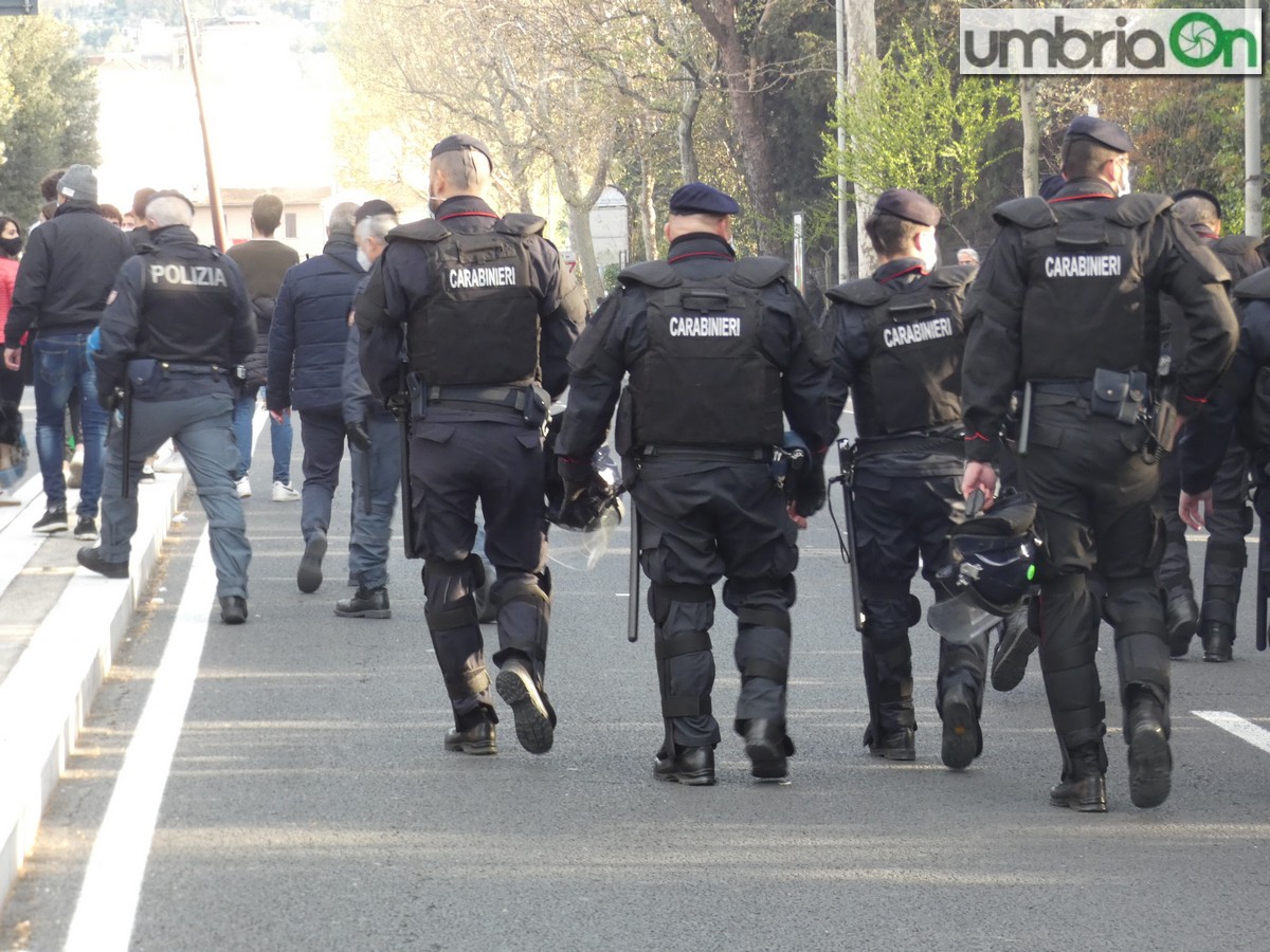 Ternana-promozione-serie-C-serie-B-festa-viale-stadio-tifosi454-carabinieri-polizia