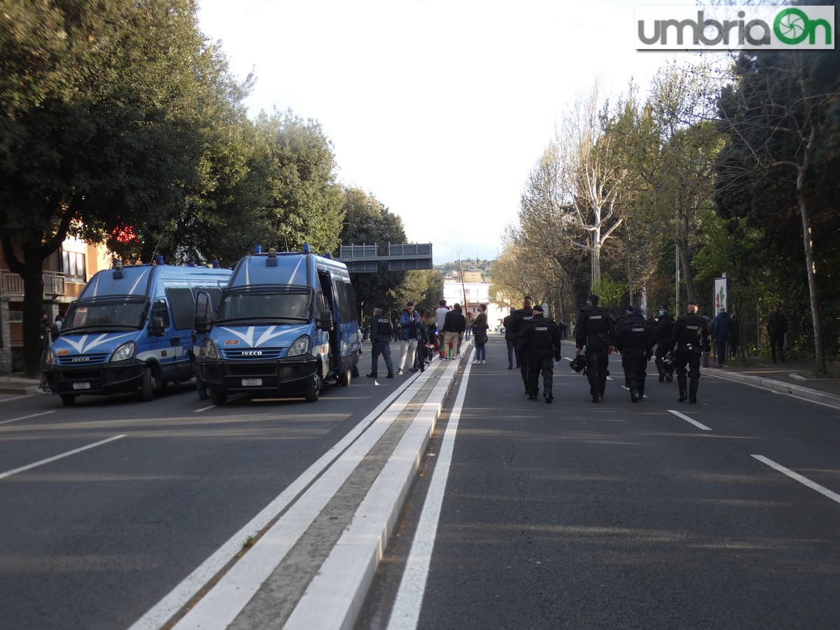 Ternana-promozione-serie-C-serie-B-festa-viale-stadio-tifosi454-carabinieri-poliziax