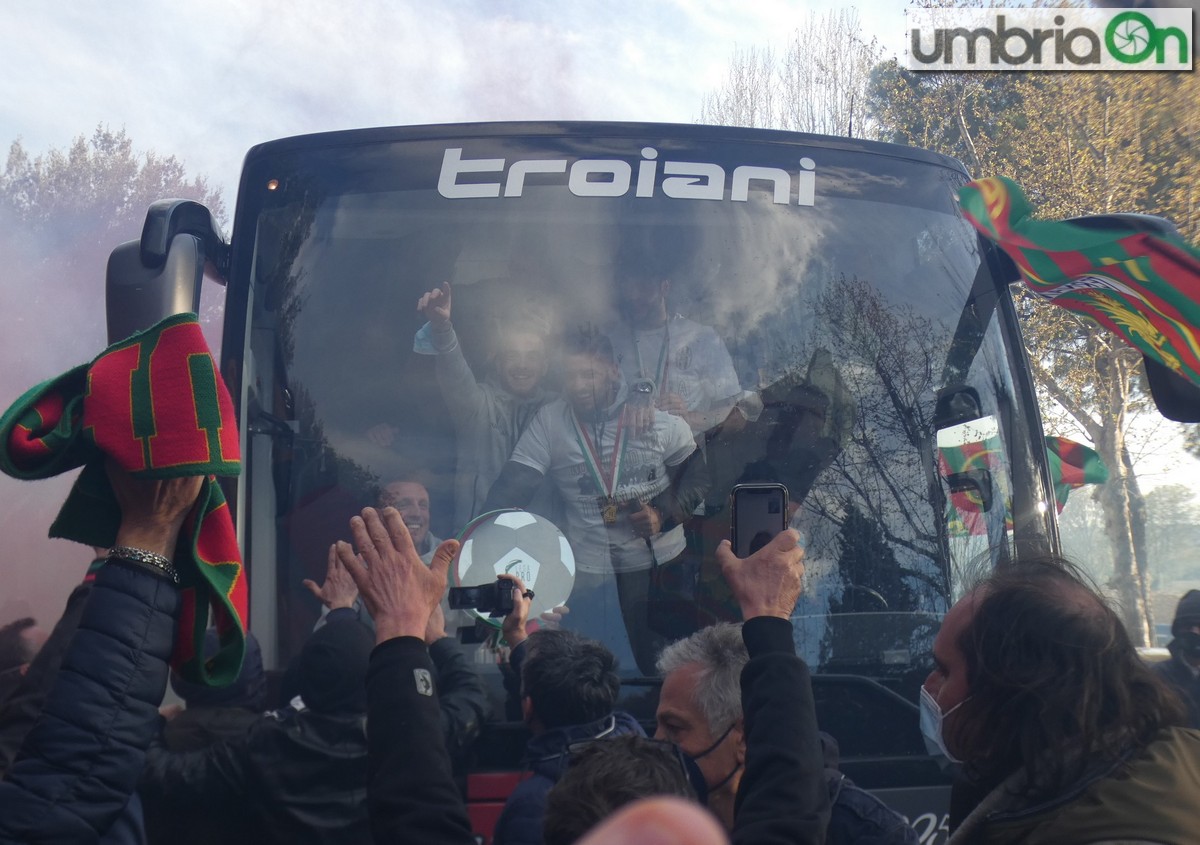 Ternana-promozione-serie-C-serie-B-festa-viale-stadio-tifosi454