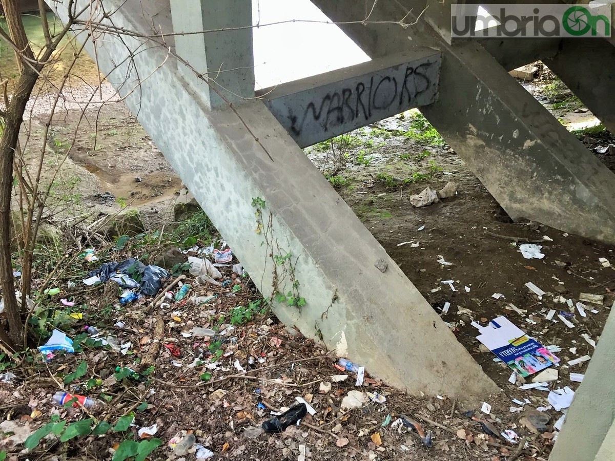 Droga siringhe spaccio ponte Carrara, Terni - 16 febbraio 2018 (1)