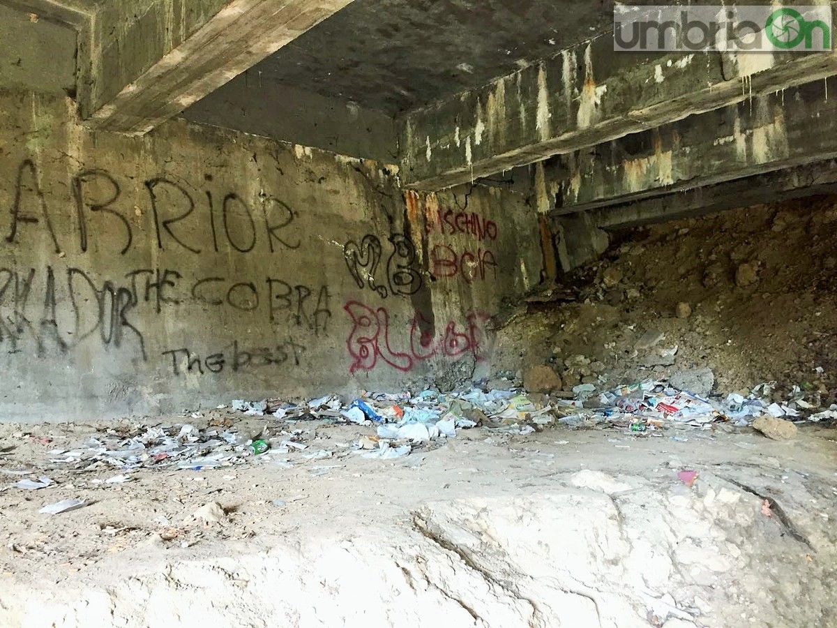 Droga siringhe spaccio ponte Carrara, Terni - 16 febbraio 2018 (3)