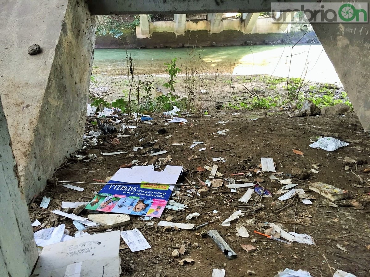 Droga siringhe spaccio ponte Carrara, Terni - 16 febbraio 2018 (6)