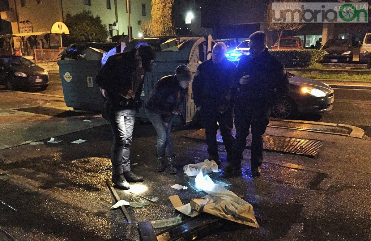 Spaccata con carrattrezzi banca Unicredit via del Rivo, un arresto - 26 febbraio 2016 (22)