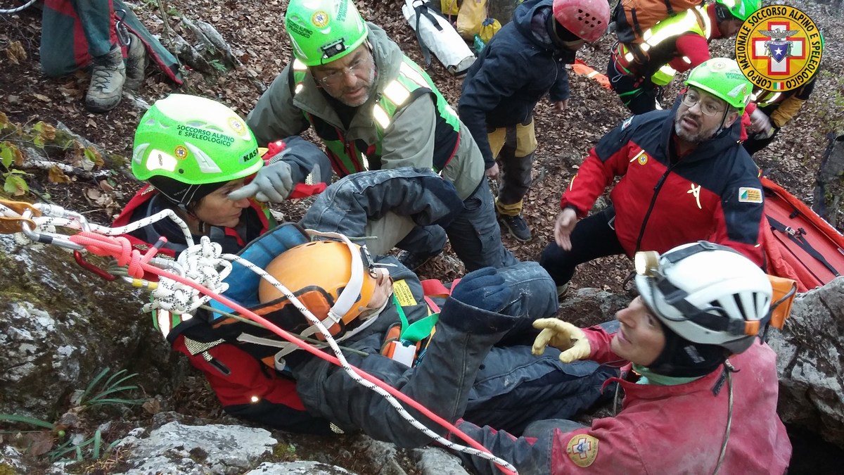 Speleologa ternana ferita a Cittareale (Rieti), Soccorso Alpino - 1° maggio 2017 (5)