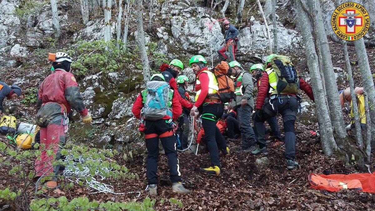 Speleologa ternana ferita a Cittareale (Rieti), Soccorso Alpino - 1° maggio 2017 (7)