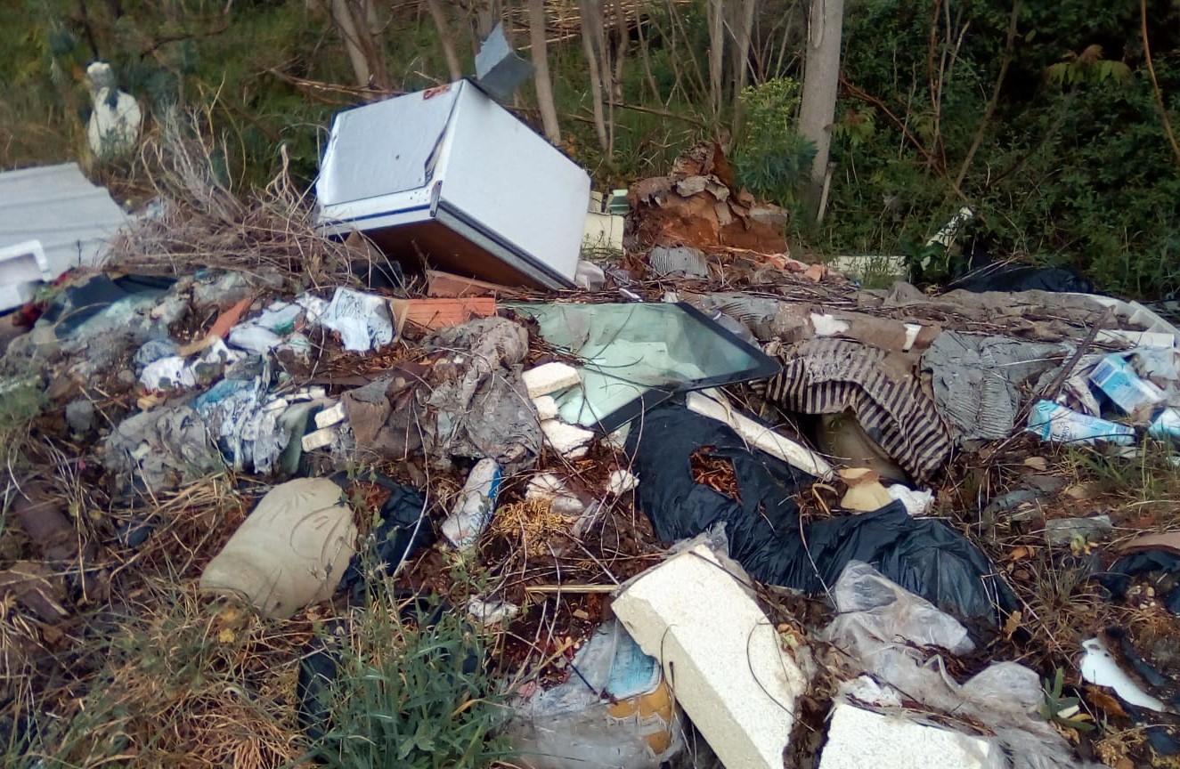 Strada camminata discarica