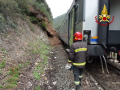 incidente-ferroviario-vigili-del-fuoco-Giuncano-Terni-treno-frana-svio-deragliamento