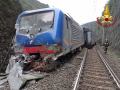 incidente-ferroviario-vigili-del-fuoco-Giuncano-Terni-treno-frana-svio-deragliamentosds