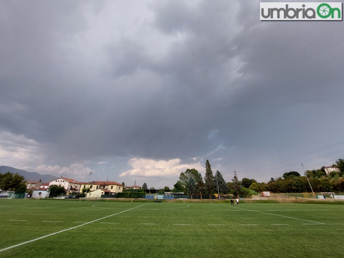 Ternana Campomaggio allenamento debutto45454 18 luglio nuvole maltempo