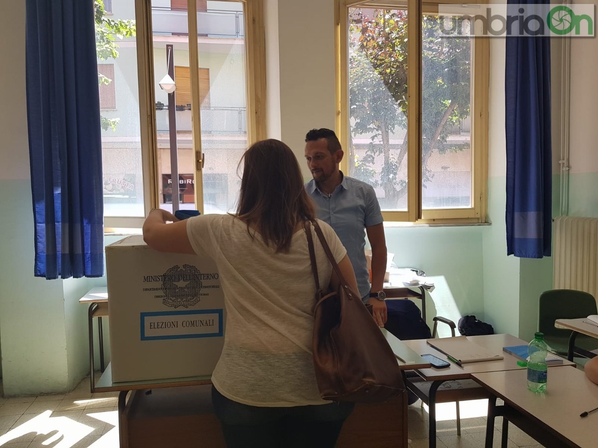 Terni, elezioni amministrative scuola Anita Garibaldi - 10 giugno 2018 (3)