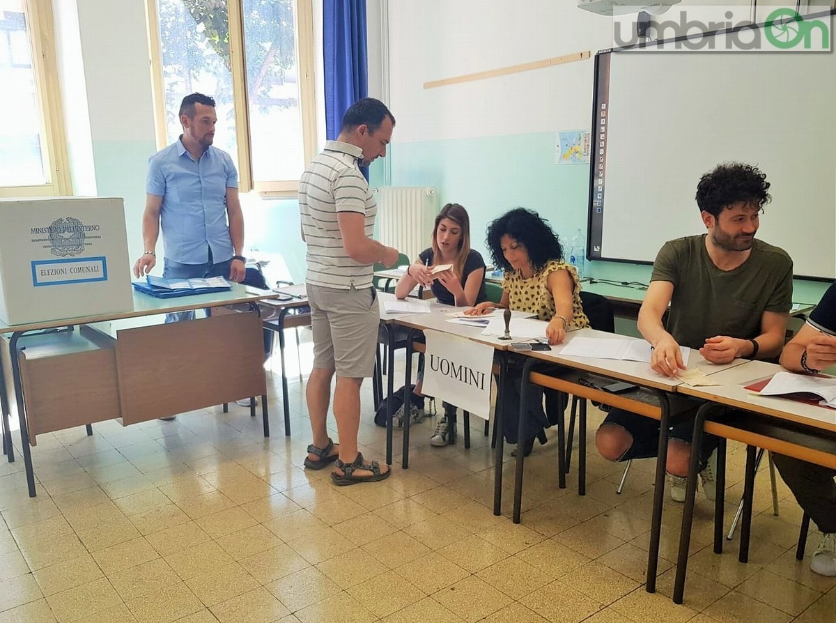 Terni, elezioni amministrative scuola Anita Garibaldi - 10 giugno 2018 (5)
