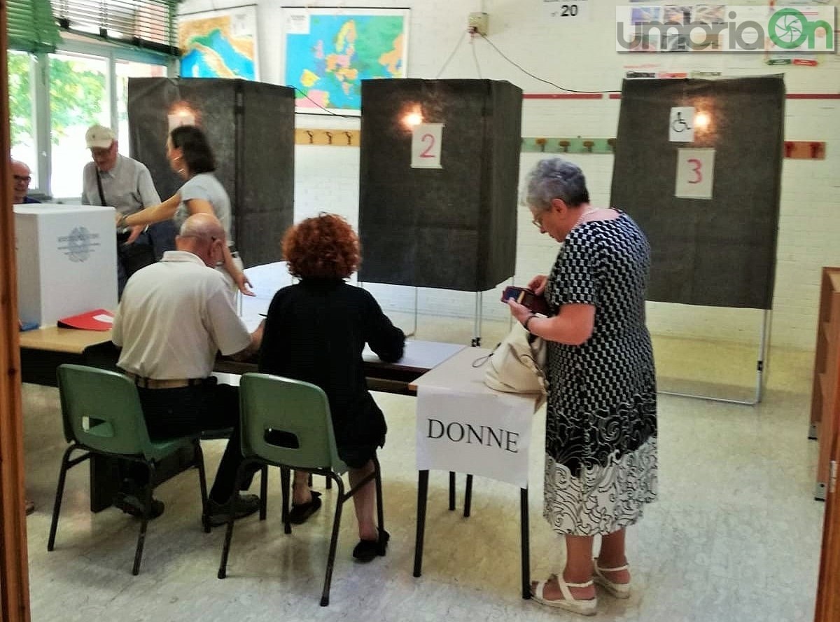 Terni elezioni amministrative, seggio Aldo Moro - 10 giugno 2018 (1)