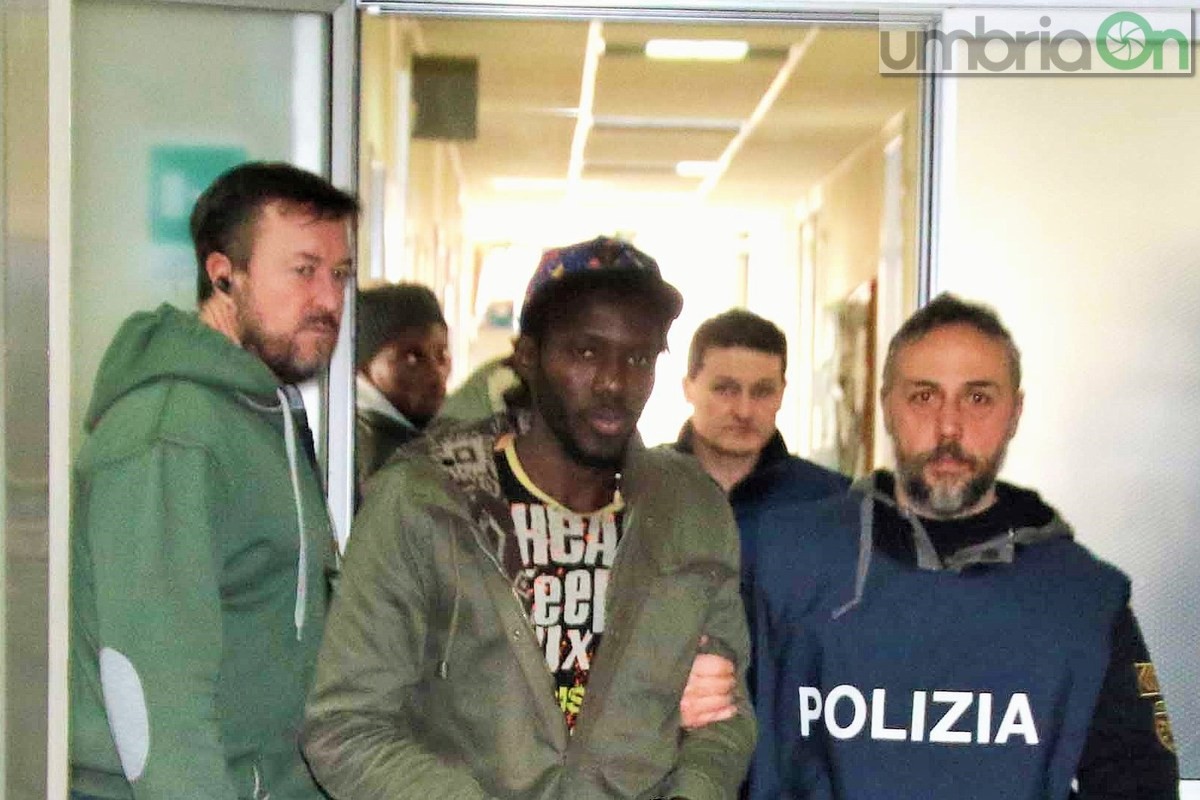 Arresto immigrati droga Mobile Terni (Mirimao) - 28 gennaio 2016 (1)