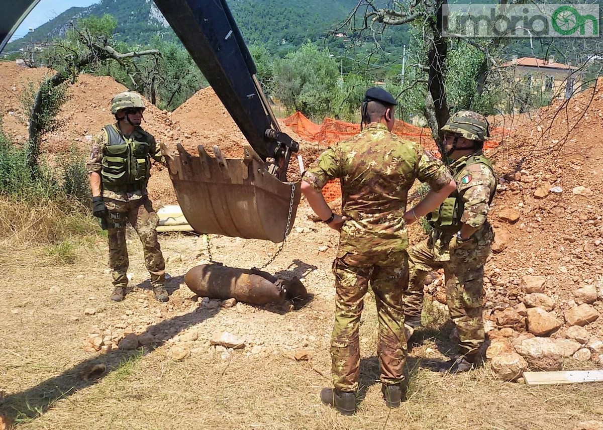 Bomba Terni Cesi, trasporto dopo disinnesco - 29 luglio 2018 (7)