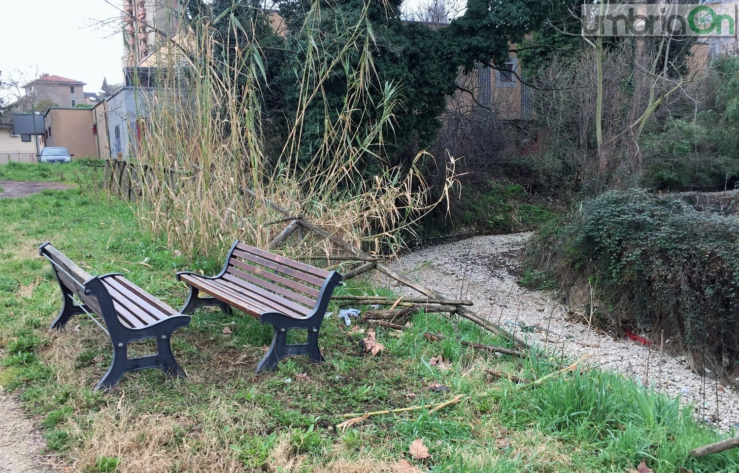 Terni, degrado parco Suzanne Noël di via Magenta, San Giovanni - 25 febbraio 2017 (10)