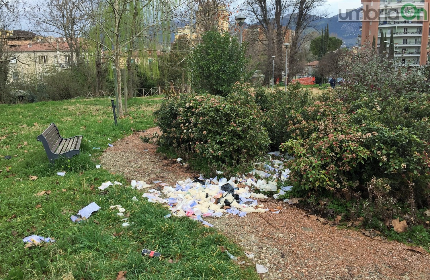 Terni, degrado parco Suzanne Noël di via Magenta, San Giovanni - 25 febbraio 2017 (3)