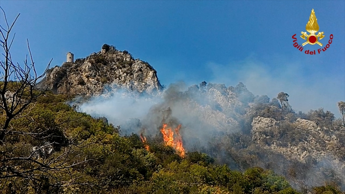 Terni-incendio-Rocca-San-Zenone-foto-Vigili-del-fuoco10