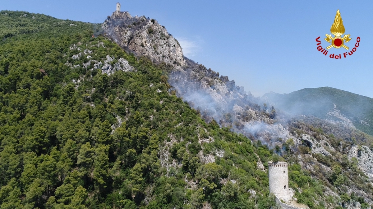 Terni-incendio-Rocca-San-Zenone-foto-Vigili-del-fuoco11