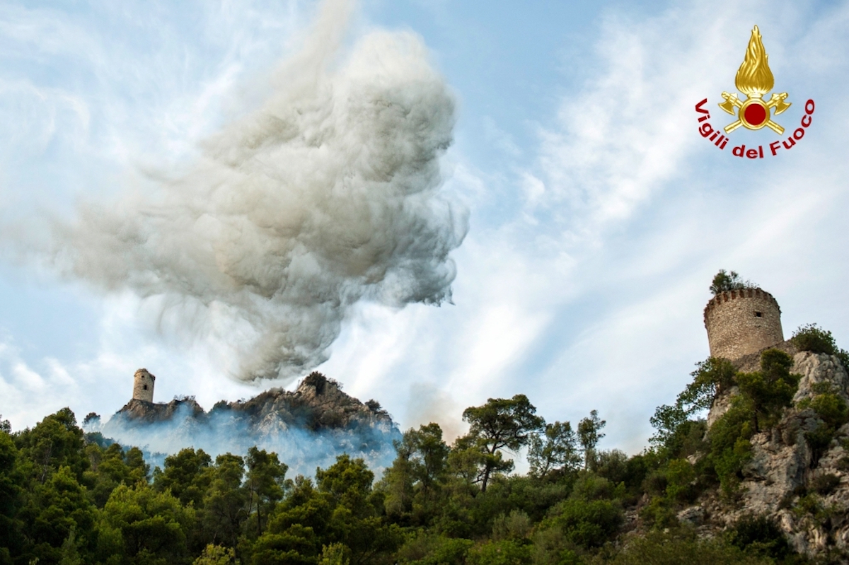 Terni-incendio-Rocca-San-Zenone-foto-Vigili-del-fuoco5