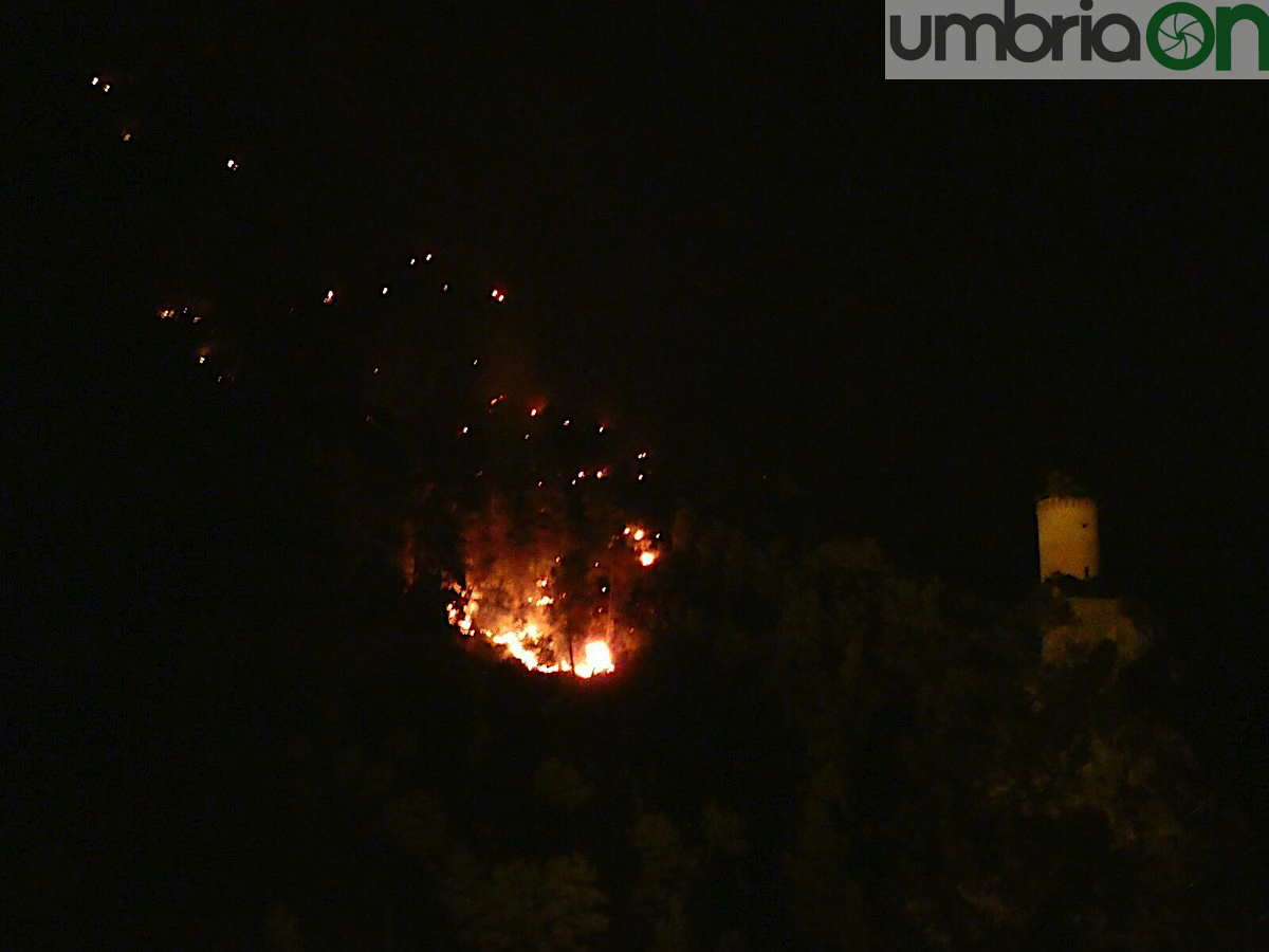 Terni-Rocca-San-Zenone-incendio