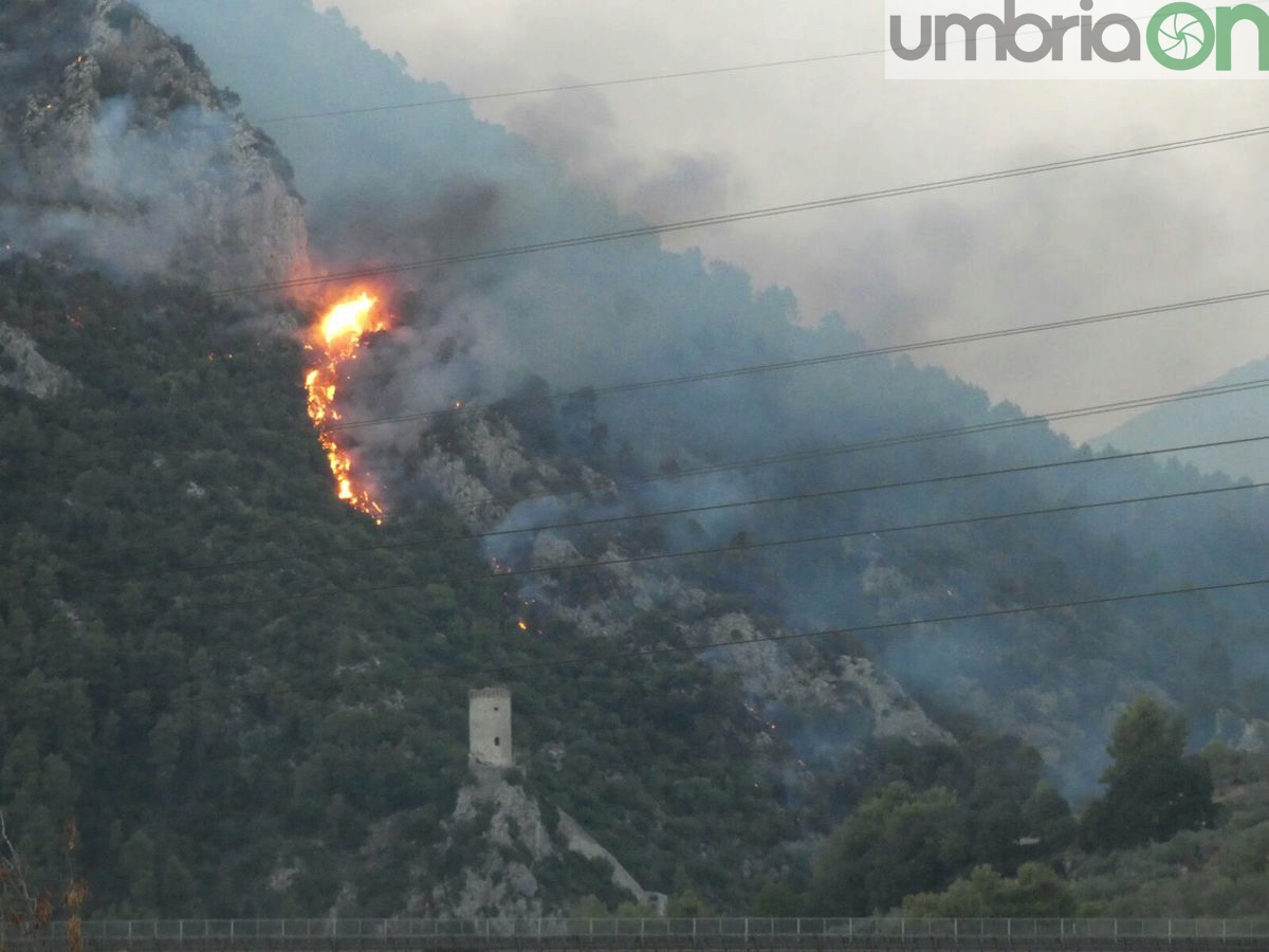Terni-Rocca-San-Zenone-incendio1