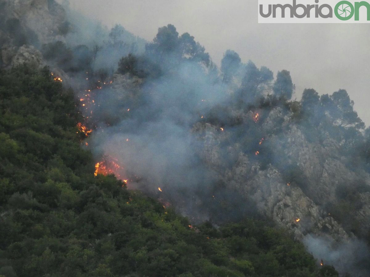 Terni-Rocca-San-Zenone-incendio3