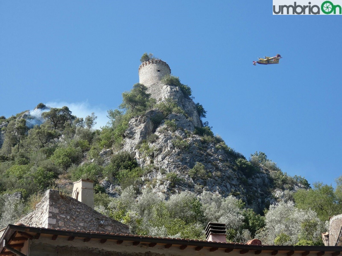 terni rocca san zenone incendio (28)