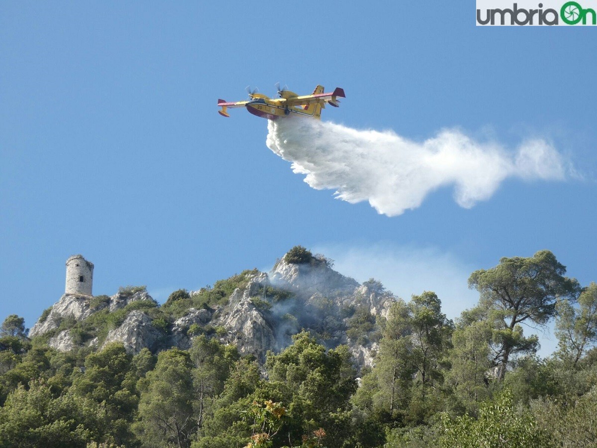 terni rocca san zenone incendio (31)