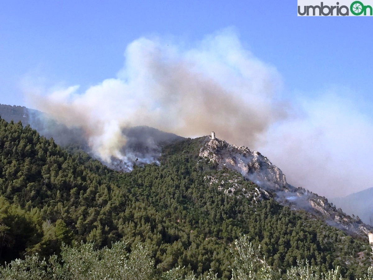 terni rocca san zenone incendio mercoledì (1)