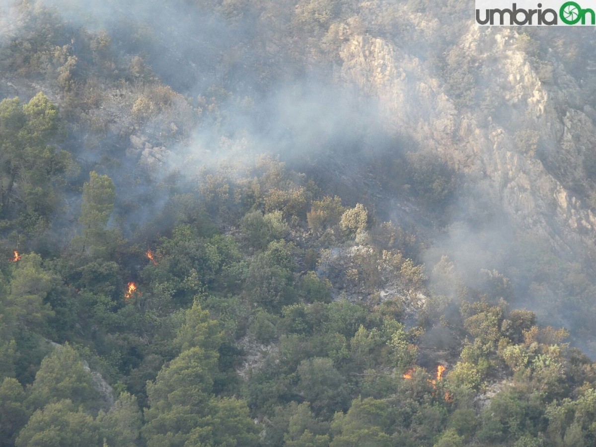 terni rocca san zenone incendio mercoledì (15)