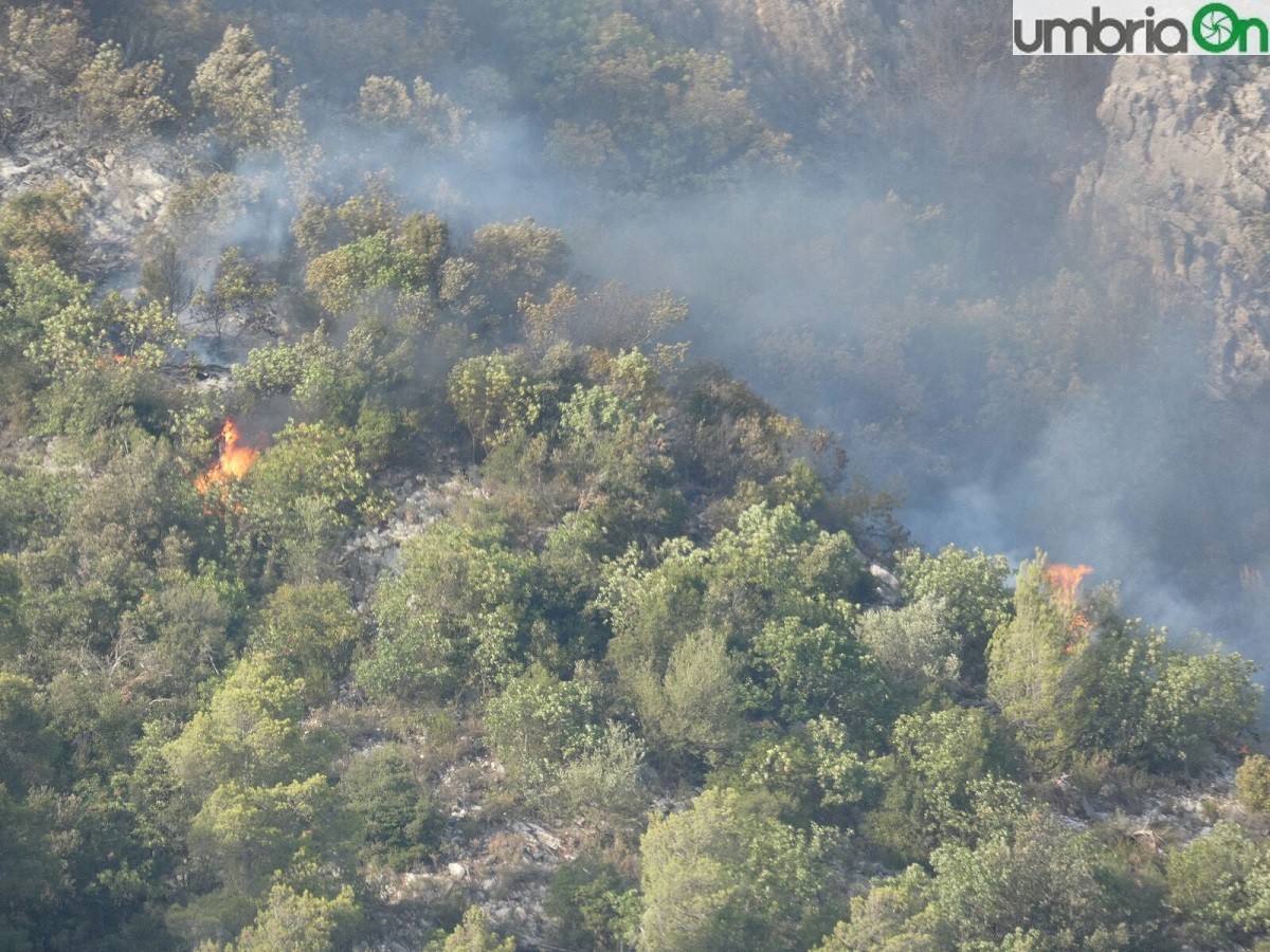 terni rocca san zenone incendio mercoledì (16)