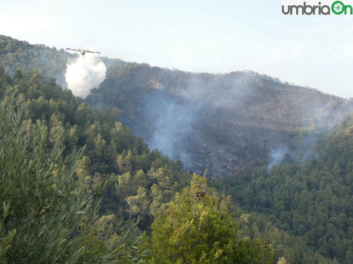 terni rocca san zenone incendio mercoledì (20)