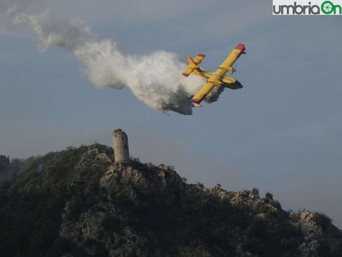 terni rocca san zenone incendio mercoledì (23)