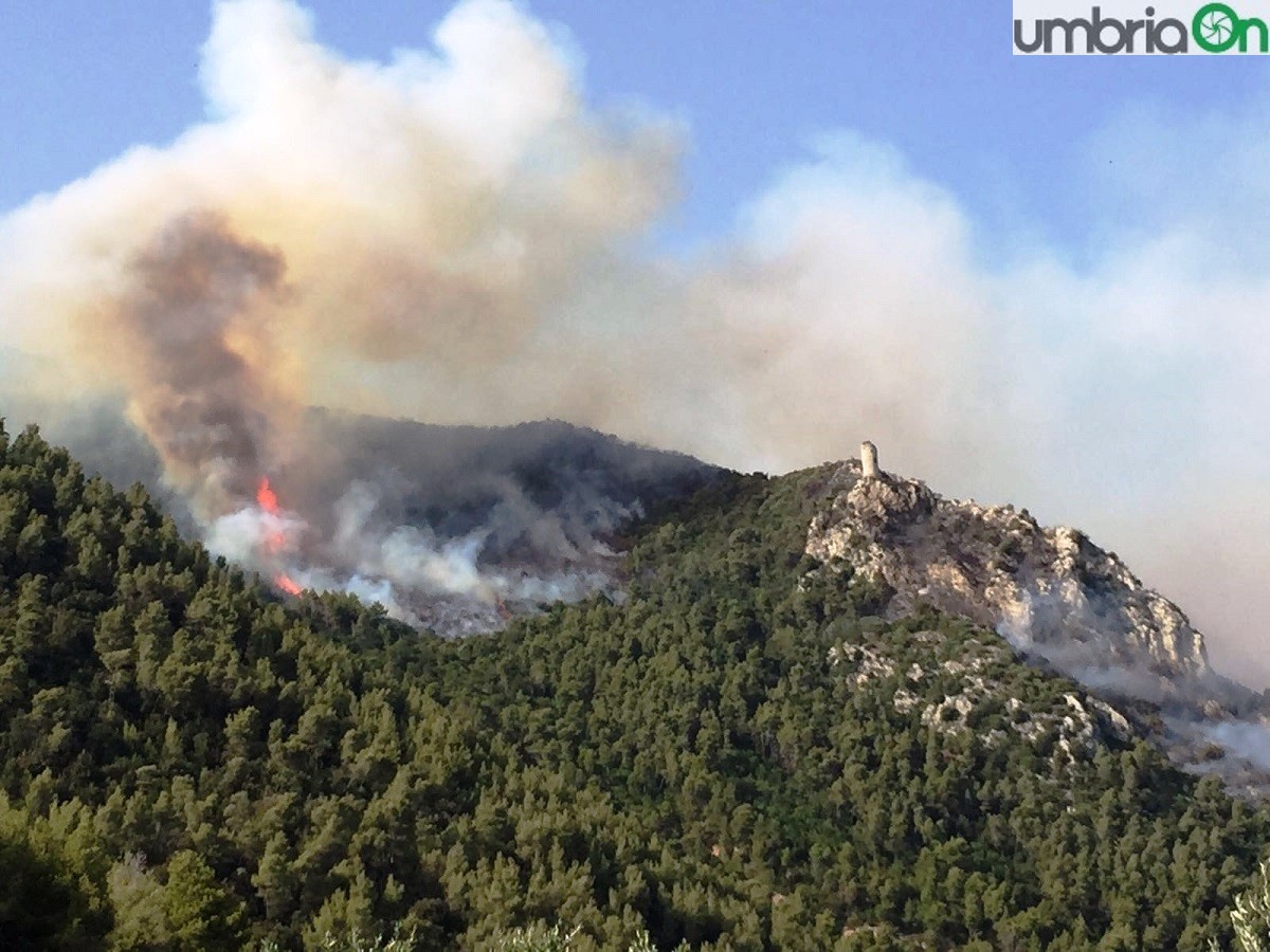 terni rocca san zenone incendio mercoledì (5)