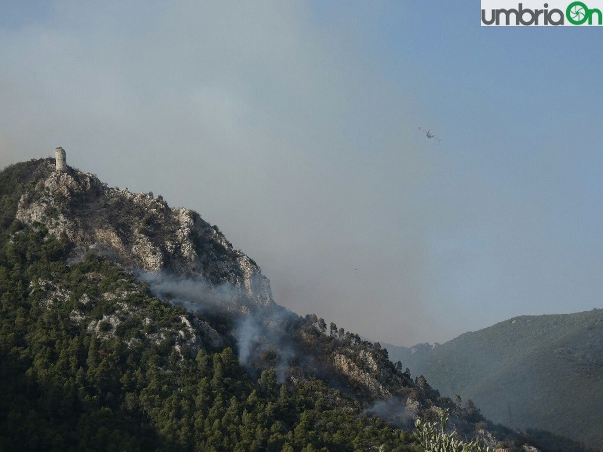 terni rocca san zenone incendio mercoledì (7)