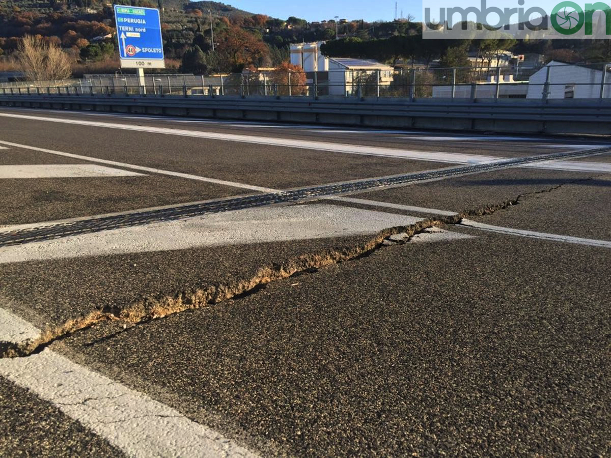 Terni-viadotto-asfalto-crepe1