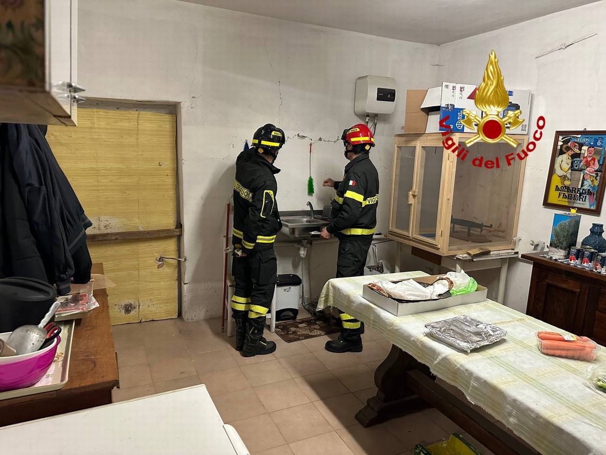 Vigili-del-fuoco-terremoto-Umbertide-Umbria-10-marzo-2023-2
