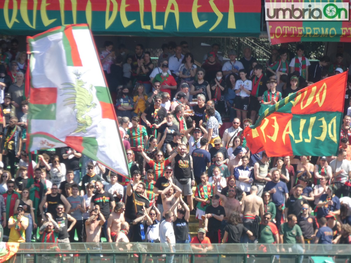 Ternana-Perugia-derby-30-aprile-1-est-viciani-curva