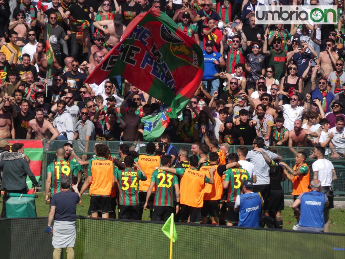 Tifosi-Ternana-pre-derby-Perugia-–-30-aprile-2022-39