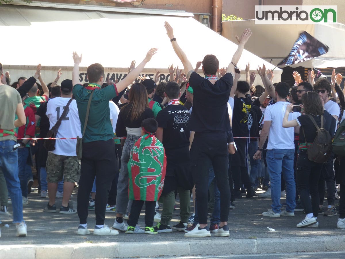 Tifosi Ternana pre derby Perugia – 30 aprile 2022 (8)