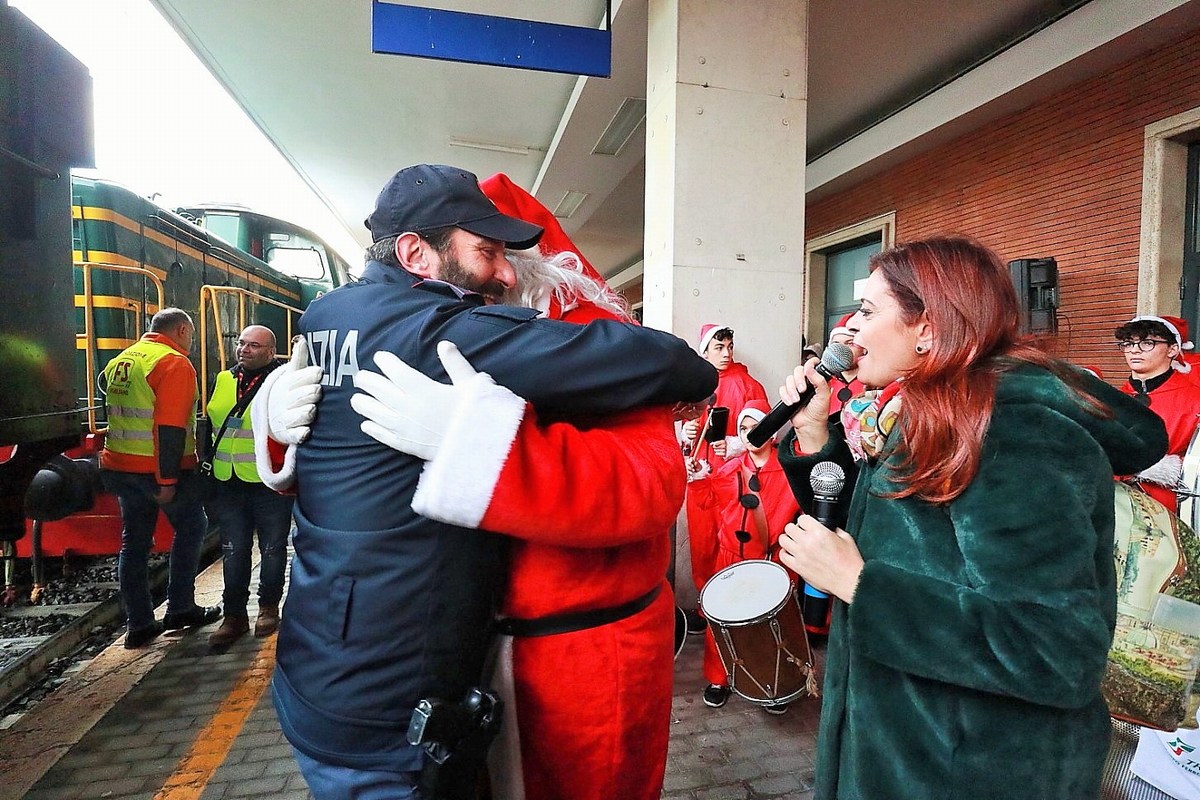Treno-solidarietà-Natale-Polfer-Caritas-Foligno-15-dicembre-2019-5