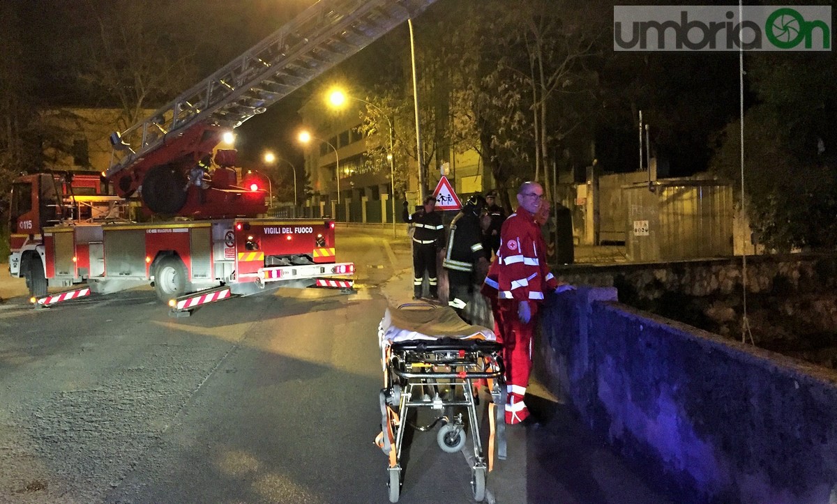 Tunisino si getta nel torrente Serra, carabinieri e vigili del fuoco - 31 marzo 2016 (14)