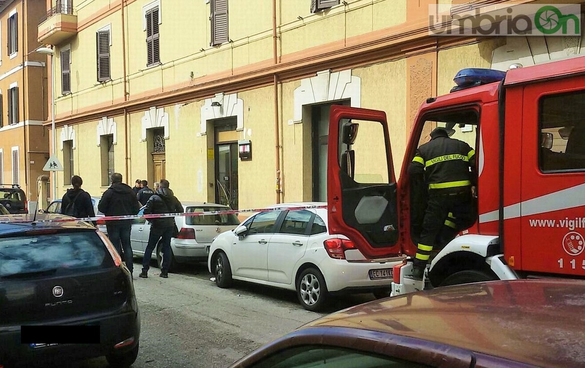 Uomo si dà fuoco in via Marco Claudio, tentato suicidio 1 - 26 febbraio 2016 (1)