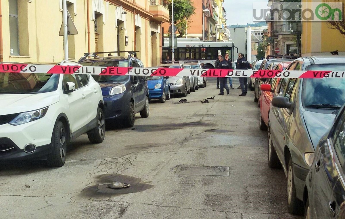 Uomo si dà fuoco in via Marco Claudio, tentato suicidio 1 - 26 febbraio 2016 (2)