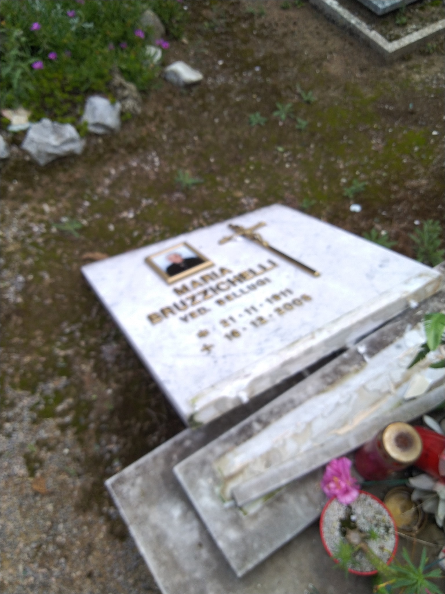 tombe distrutte cimitero castiglione 6